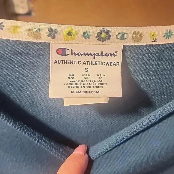 Champion Cropped Sweatshirt - Picture 2 of 4